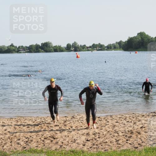 21.06.2025 - 27. Vierlanden-Triathlon MichiJ http://msf.ph/oto/7974143 15.06.2026 08:39:09 Schwimmen 77, 120, 165 meine-sportfotos.de