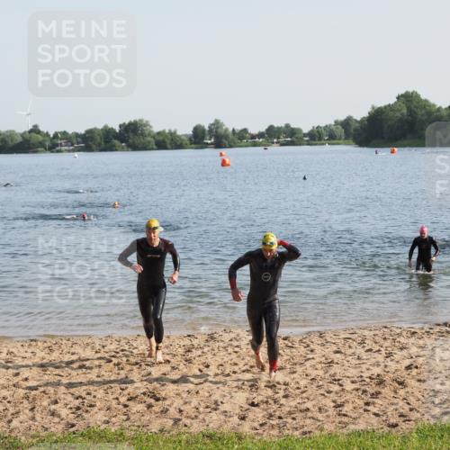 21.06.2025 - 27. Vierlanden-Triathlon MichiJ http://msf.ph/oto/7974149 15.06.2026 08:39:09 Schwimmen 77, 120, 165 meine-sportfotos.de