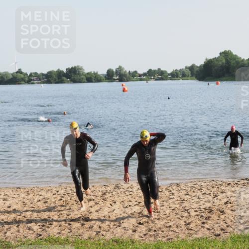 21.06.2025 - 27. Vierlanden-Triathlon MichiJ http://msf.ph/oto/7974160 15.06.2026 08:39:10 Schwimmen 77, 120, 132, 165 meine-sportfotos.de