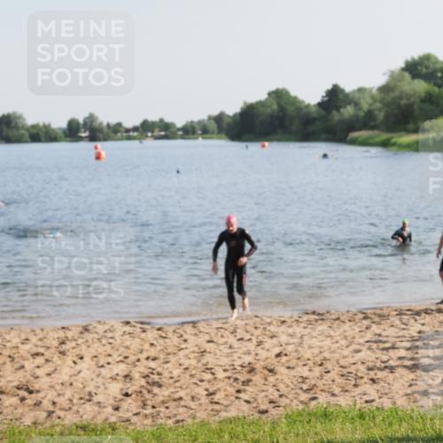 21.06.2025 - 27. Vierlanden-Triathlon MichiJ http://msf.ph/oto/7974199 15.06.2026 08:39:15 Schwimmen 120, 132, 165 meine-sportfotos.de