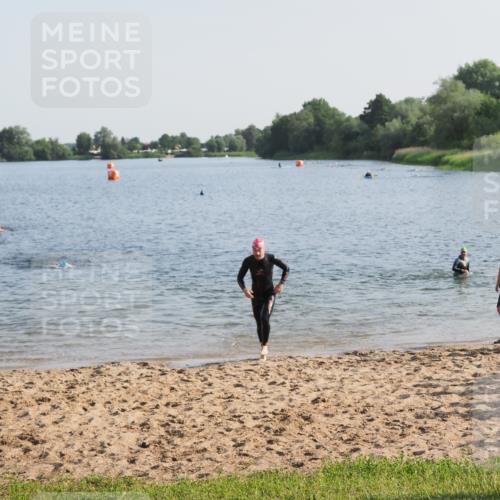 21.06.2025 - 27. Vierlanden-Triathlon MichiJ http://msf.ph/oto/7974204 15.06.2026 08:39:15 Schwimmen 120, 132, 165 meine-sportfotos.de