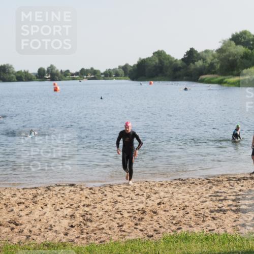 21.06.2025 - 27. Vierlanden-Triathlon MichiJ http://msf.ph/oto/7974212 15.06.2026 08:39:15 Schwimmen 120, 132, 165 meine-sportfotos.de
