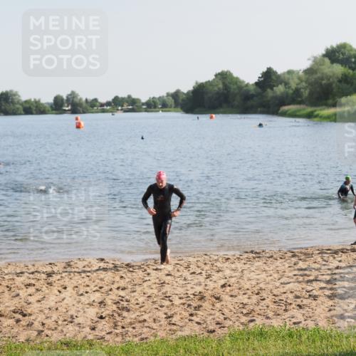 21.06.2025 - 27. Vierlanden-Triathlon MichiJ http://msf.ph/oto/7974222 15.06.2026 08:39:16 Schwimmen 120, 132, 165 meine-sportfotos.de