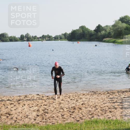 21.06.2025 - 27. Vierlanden-Triathlon MichiJ http://msf.ph/oto/7974232 15.06.2026 08:39:16 Schwimmen 120, 132, 165 meine-sportfotos.de