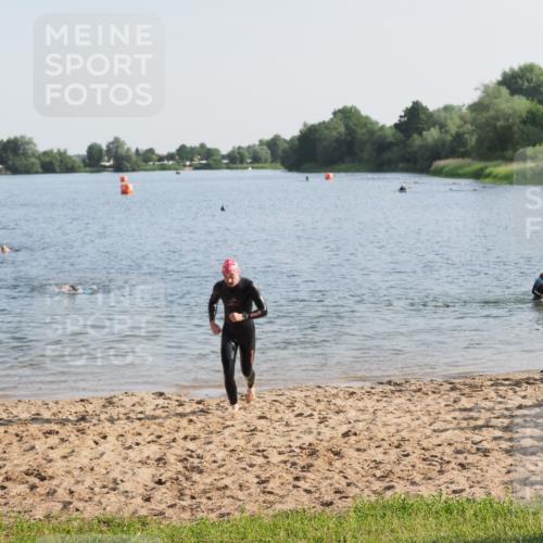 21.06.2025 - 27. Vierlanden-Triathlon MichiJ http://msf.ph/oto/7974238 15.06.2026 08:39:16 Schwimmen 120, 132, 165 meine-sportfotos.de