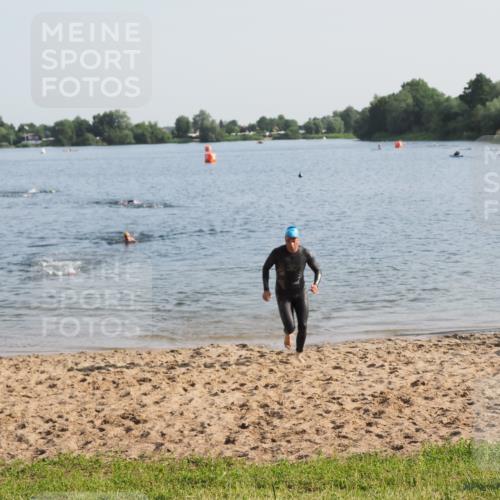 21.06.2025 - 27. Vierlanden-Triathlon MichiJ http://msf.ph/oto/7974303 15.06.2026 08:39:32 Schwimmen 168 meine-sportfotos.de