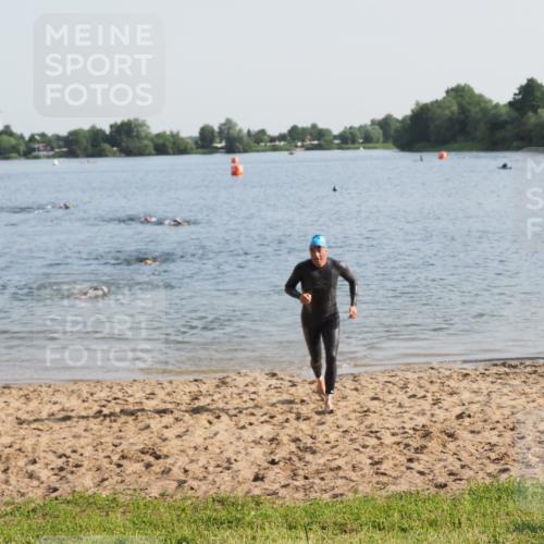 21.06.2025 - 27. Vierlanden-Triathlon MichiJ http://msf.ph/oto/7974323 15.06.2026 08:39:33 Schwimmen 168 meine-sportfotos.de