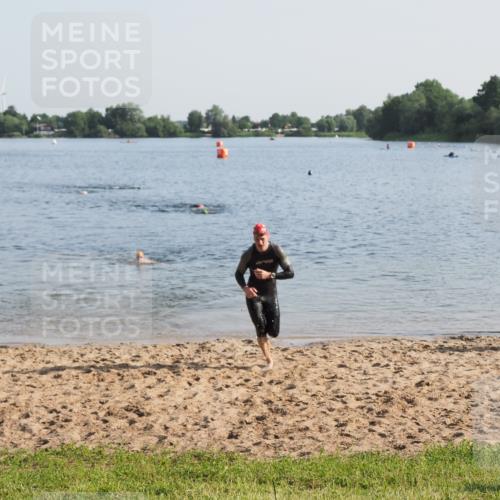 21.06.2025 - 27. Vierlanden-Triathlon MichiJ http://msf.ph/oto/7974393 15.06.2026 08:39:43 Schwimmen 59 meine-sportfotos.de