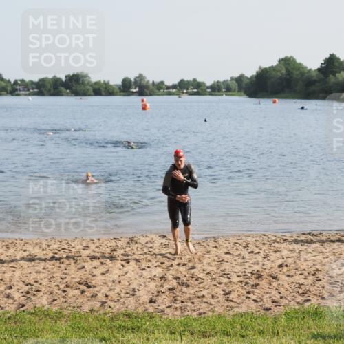 21.06.2025 - 27. Vierlanden-Triathlon MichiJ http://msf.ph/oto/7974398 15.06.2026 08:39:43 Schwimmen 59 meine-sportfotos.de