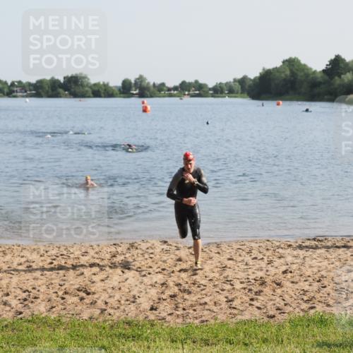 21.06.2025 - 27. Vierlanden-Triathlon MichiJ http://msf.ph/oto/7974402 15.06.2026 08:39:43 Schwimmen 59 meine-sportfotos.de