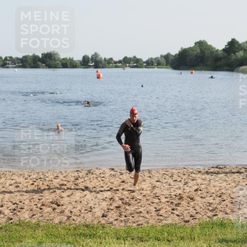 21.06.2025 - 27. Vierlanden-Triathlon MichiJ http://msf.ph/oto/7974407 15.06.2026 08:39:43 Schwimmen 59 meine-sportfotos.de