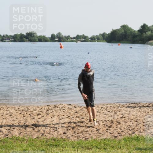 21.06.2025 - 27. Vierlanden-Triathlon MichiJ http://msf.ph/oto/7974422 15.06.2026 08:39:44 Schwimmen 59 meine-sportfotos.de