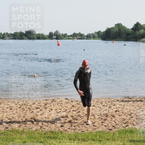 21.06.2025 - 27. Vierlanden-Triathlon MichiJ http://msf.ph/oto/7974429 15.06.2026 08:39:44 Schwimmen 59 meine-sportfotos.de