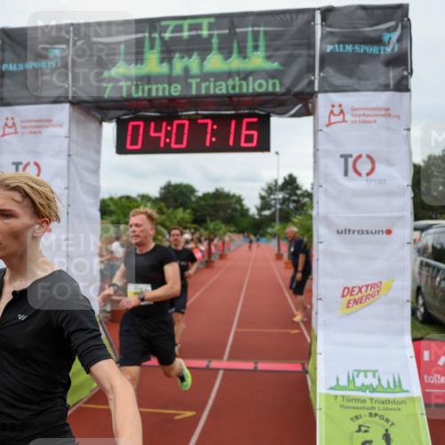15.06.2025 - 7 Türme Triathlon Michael Strokosch http://msf.ph/oto/7974437 15.06.2025 14:07:16 Ziel 1057, 1110, 1186 meine-sportfotos.de