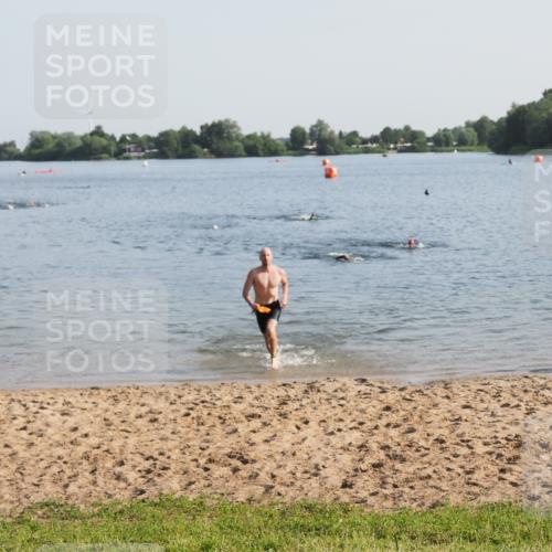 21.06.2025 - 27. Vierlanden-Triathlon MichiJ http://msf.ph/oto/7974480 15.06.2026 08:39:53 Schwimmen 3 meine-sportfotos.de