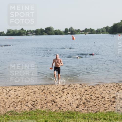 21.06.2025 - 27. Vierlanden-Triathlon MichiJ http://msf.ph/oto/7974495 15.06.2026 08:39:53 Schwimmen 3 meine-sportfotos.de