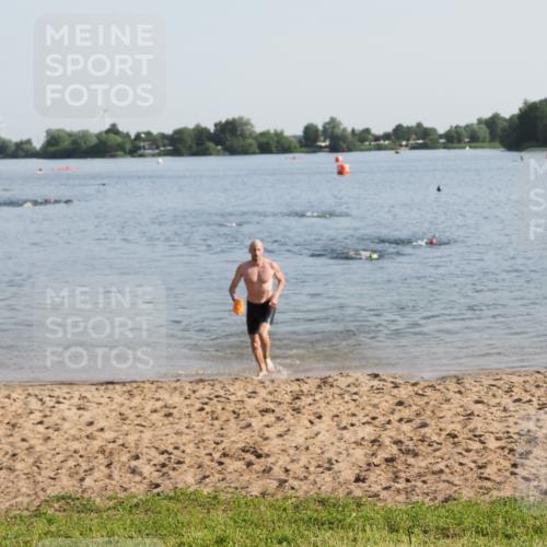 21.06.2025 - 27. Vierlanden-Triathlon MichiJ http://msf.ph/oto/7974510 15.06.2026 08:39:54 Schwimmen 3 meine-sportfotos.de