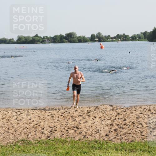 21.06.2025 - 27. Vierlanden-Triathlon MichiJ http://msf.ph/oto/7974524 15.06.2026 08:39:54 Schwimmen 3 meine-sportfotos.de