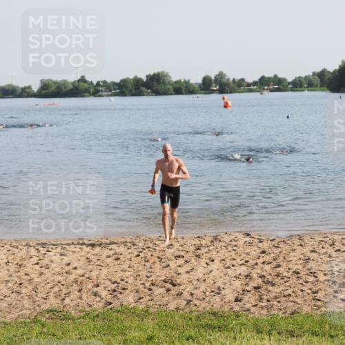 21.06.2025 - 27. Vierlanden-Triathlon MichiJ http://msf.ph/oto/7974528 15.06.2026 08:39:54 Schwimmen 3 meine-sportfotos.de