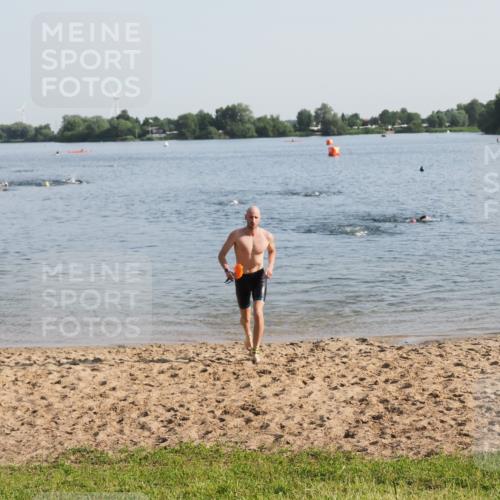 21.06.2025 - 27. Vierlanden-Triathlon MichiJ http://msf.ph/oto/7974540 15.06.2026 08:39:54 Schwimmen 3 meine-sportfotos.de