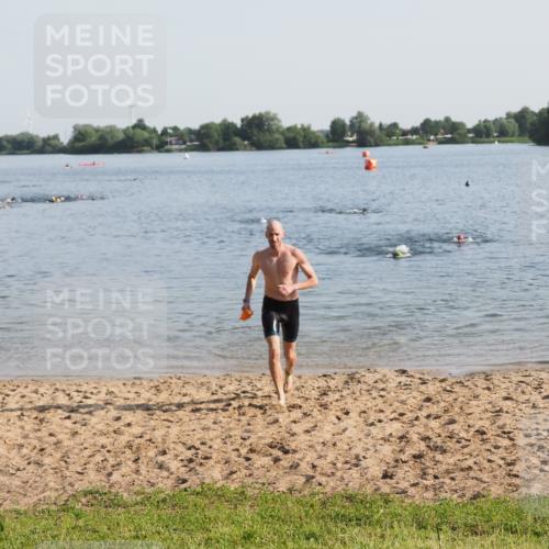 21.06.2025 - 27. Vierlanden-Triathlon MichiJ http://msf.ph/oto/7974552 15.06.2026 08:39:55 Schwimmen 3 meine-sportfotos.de