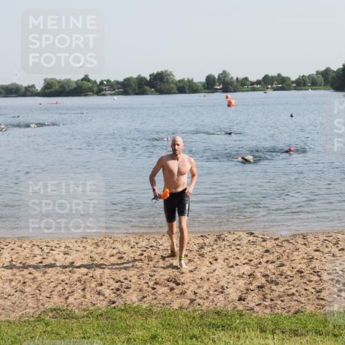 21.06.2025 - 27. Vierlanden-Triathlon MichiJ http://msf.ph/oto/7974570 15.06.2026 08:39:55 Schwimmen 3 meine-sportfotos.de