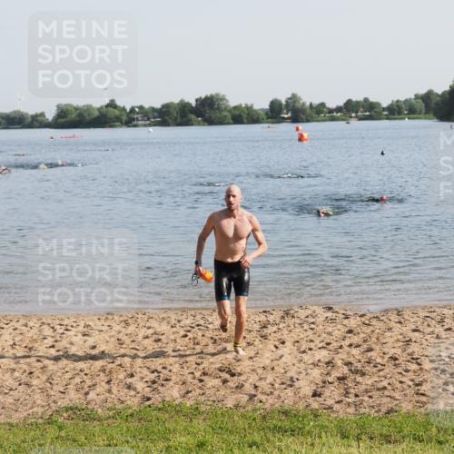 21.06.2025 - 27. Vierlanden-Triathlon MichiJ http://msf.ph/oto/7974575 15.06.2026 08:39:55 Schwimmen 3 meine-sportfotos.de