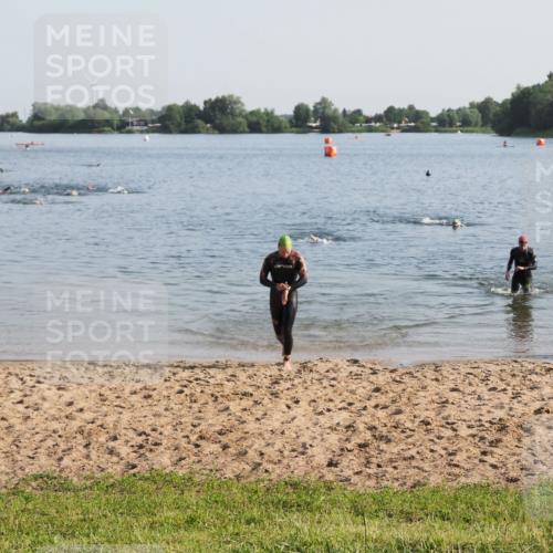21.06.2025 - 27. Vierlanden-Triathlon MichiJ http://msf.ph/oto/7974633 15.06.2026 08:40:13 Schwimmen 67, 82 meine-sportfotos.de