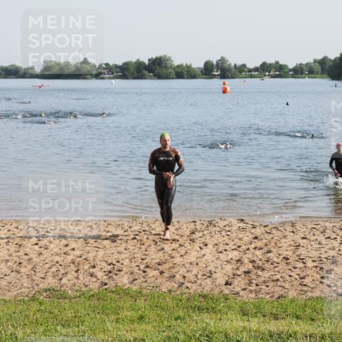 21.06.2025 - 27. Vierlanden-Triathlon MichiJ http://msf.ph/oto/7974673 15.06.2026 08:40:14 Schwimmen 67, 82 meine-sportfotos.de