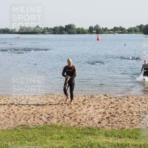 21.06.2025 - 27. Vierlanden-Triathlon MichiJ http://msf.ph/oto/7974682 15.06.2026 08:40:14 Schwimmen 67, 82 meine-sportfotos.de
