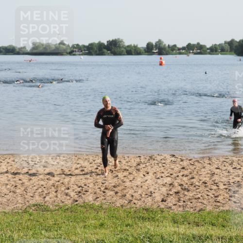 21.06.2025 - 27. Vierlanden-Triathlon MichiJ http://msf.ph/oto/7974693 15.06.2026 08:40:15 Schwimmen 67, 82 meine-sportfotos.de