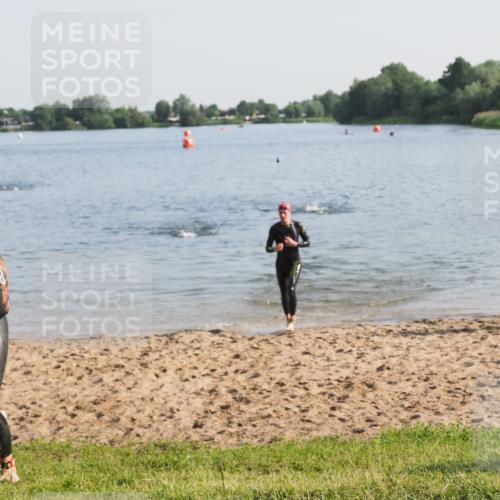 21.06.2025 - 27. Vierlanden-Triathlon MichiJ http://msf.ph/oto/7974701 15.06.2026 08:40:17 Schwimmen 67, 82 meine-sportfotos.de