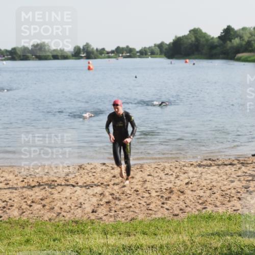 21.06.2025 - 27. Vierlanden-Triathlon MichiJ http://msf.ph/oto/7974710 15.06.2026 08:40:19 Schwimmen 67, 82 meine-sportfotos.de