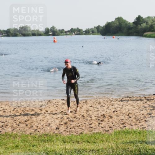 21.06.2025 - 27. Vierlanden-Triathlon MichiJ http://msf.ph/oto/7974715 15.06.2026 08:40:19 Schwimmen 67, 82 meine-sportfotos.de