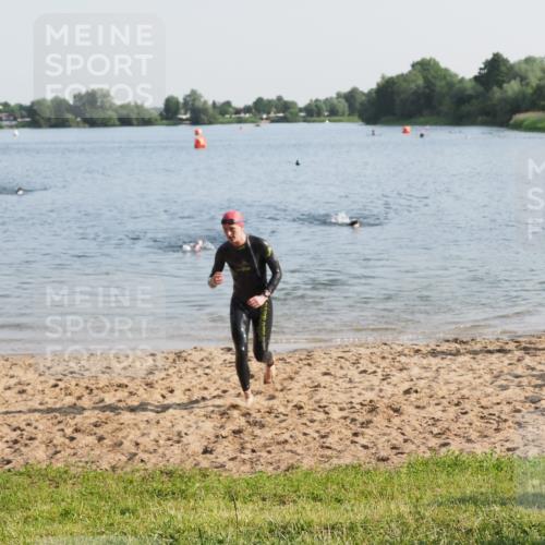 21.06.2025 - 27. Vierlanden-Triathlon MichiJ http://msf.ph/oto/7974720 15.06.2026 08:40:19 Schwimmen 67, 82 meine-sportfotos.de