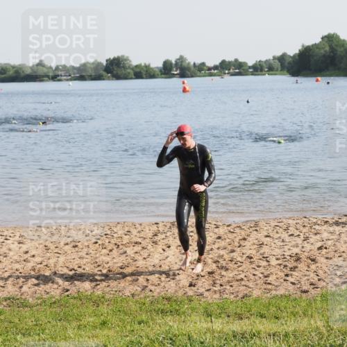 21.06.2025 - 27. Vierlanden-Triathlon MichiJ http://msf.ph/oto/7974725 15.06.2026 08:40:19 Schwimmen 67, 82 meine-sportfotos.de