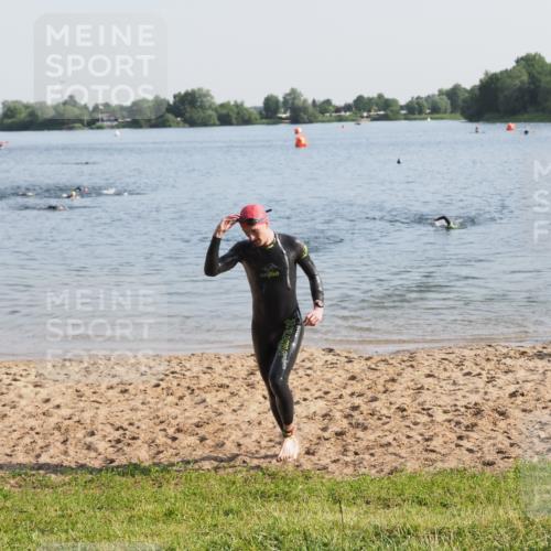 21.06.2025 - 27. Vierlanden-Triathlon MichiJ http://msf.ph/oto/7974739 15.06.2026 08:40:20 Schwimmen 67, 82 meine-sportfotos.de