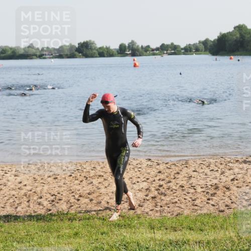 21.06.2025 - 27. Vierlanden-Triathlon MichiJ http://msf.ph/oto/7974743 15.06.2026 08:40:20 Schwimmen 67, 82 meine-sportfotos.de