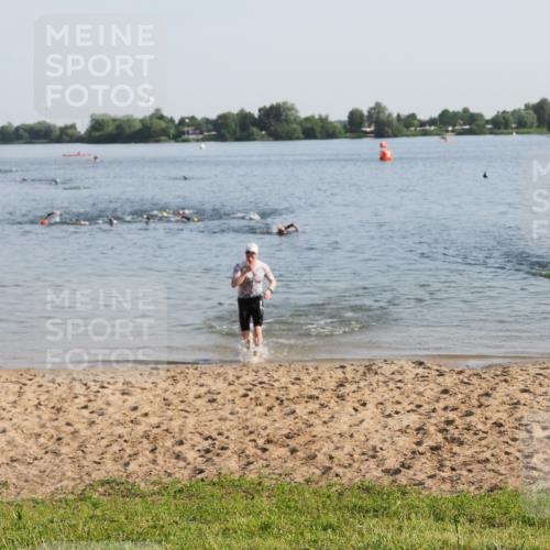 21.06.2025 - 27. Vierlanden-Triathlon MichiJ http://msf.ph/oto/7974756 15.06.2026 08:40:30 Schwimmen 7 meine-sportfotos.de