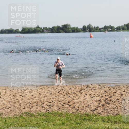 21.06.2025 - 27. Vierlanden-Triathlon MichiJ http://msf.ph/oto/7974759 15.06.2026 08:40:30 Schwimmen 7 meine-sportfotos.de