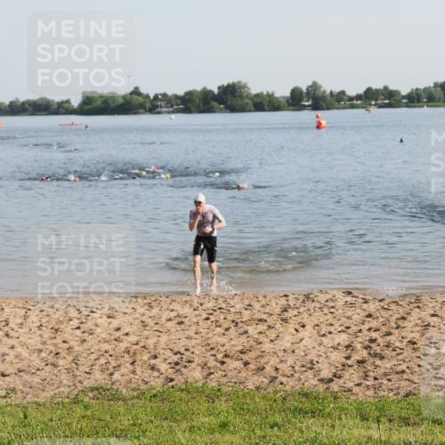21.06.2025 - 27. Vierlanden-Triathlon MichiJ http://msf.ph/oto/7974767 15.06.2026 08:40:30 Schwimmen 7 meine-sportfotos.de
