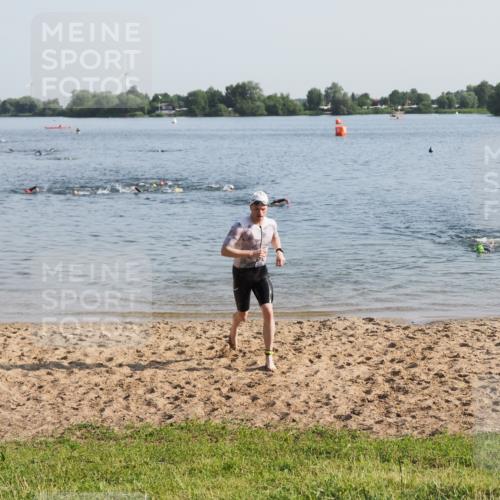 21.06.2025 - 27. Vierlanden-Triathlon MichiJ http://msf.ph/oto/7974810 15.06.2026 08:40:32 Schwimmen 7 meine-sportfotos.de