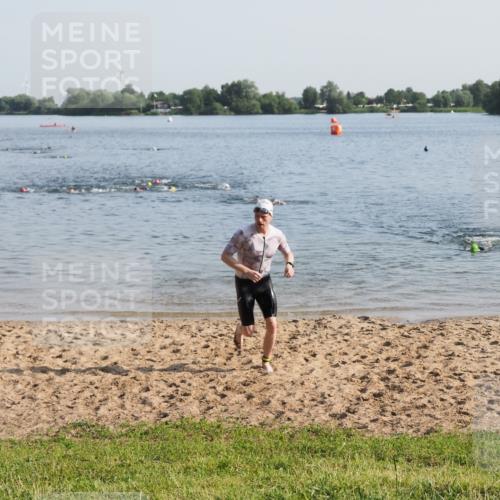 21.06.2025 - 27. Vierlanden-Triathlon MichiJ http://msf.ph/oto/7974815 15.06.2026 08:40:32 Schwimmen 7 meine-sportfotos.de
