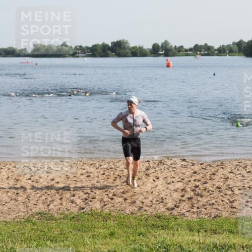 21.06.2025 - 27. Vierlanden-Triathlon MichiJ http://msf.ph/oto/7974817 15.06.2026 08:40:32 Schwimmen 7 meine-sportfotos.de