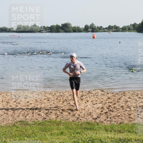 21.06.2025 - 27. Vierlanden-Triathlon MichiJ http://msf.ph/oto/7974821 15.06.2026 08:40:33 Schwimmen 7 meine-sportfotos.de