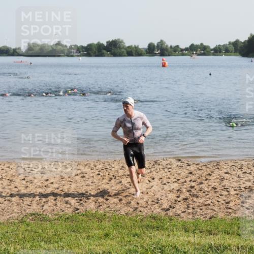 21.06.2025 - 27. Vierlanden-Triathlon MichiJ http://msf.ph/oto/7974825 15.06.2026 08:40:33 Schwimmen 7 meine-sportfotos.de