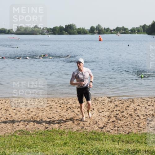 21.06.2025 - 27. Vierlanden-Triathlon MichiJ http://msf.ph/oto/7974831 15.06.2026 08:40:33 Schwimmen 7 meine-sportfotos.de
