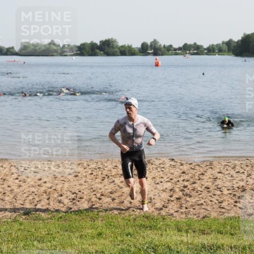 21.06.2025 - 27. Vierlanden-Triathlon MichiJ http://msf.ph/oto/7974836 15.06.2026 08:40:33 Schwimmen 7 meine-sportfotos.de
