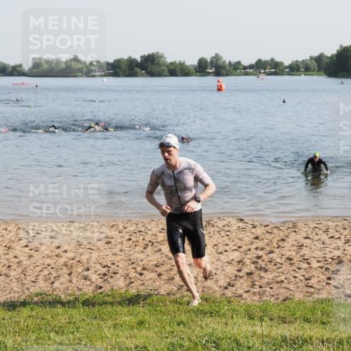21.06.2025 - 27. Vierlanden-Triathlon MichiJ http://msf.ph/oto/7974847 15.06.2026 08:40:33 Schwimmen 7 meine-sportfotos.de