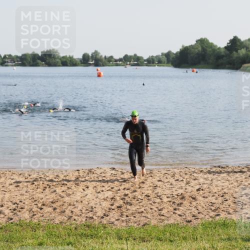 21.06.2025 - 27. Vierlanden-Triathlon MichiJ http://msf.ph/oto/7974883 15.06.2026 08:40:41 Schwimmen 5, 7 meine-sportfotos.de